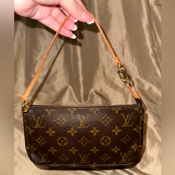 ❌SOLD❌Louis Vuitton Pochette Accessories - Picture 12 of 14